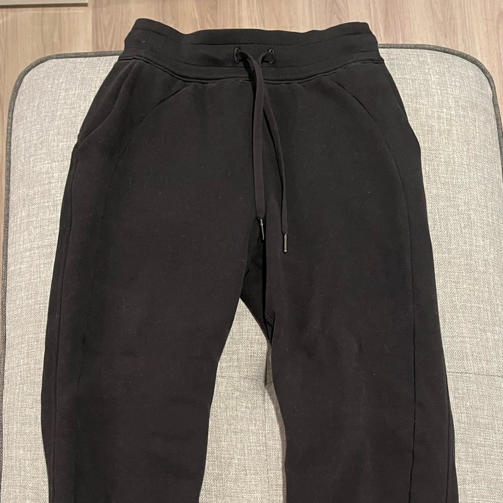 Black lululemon Scuba HR joggers 7/8 length